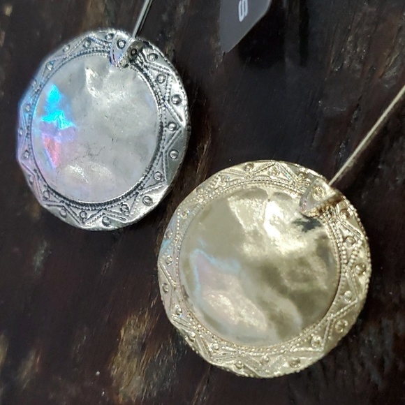 BUNDLE LOT SET TWO PINS... SILVER LARA PIN GOLD DORA PIN - Picture 7 of 7